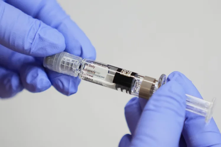 Top US doctors offer updated flu and COVID vaccine recommendations, aiming to ease confusion
